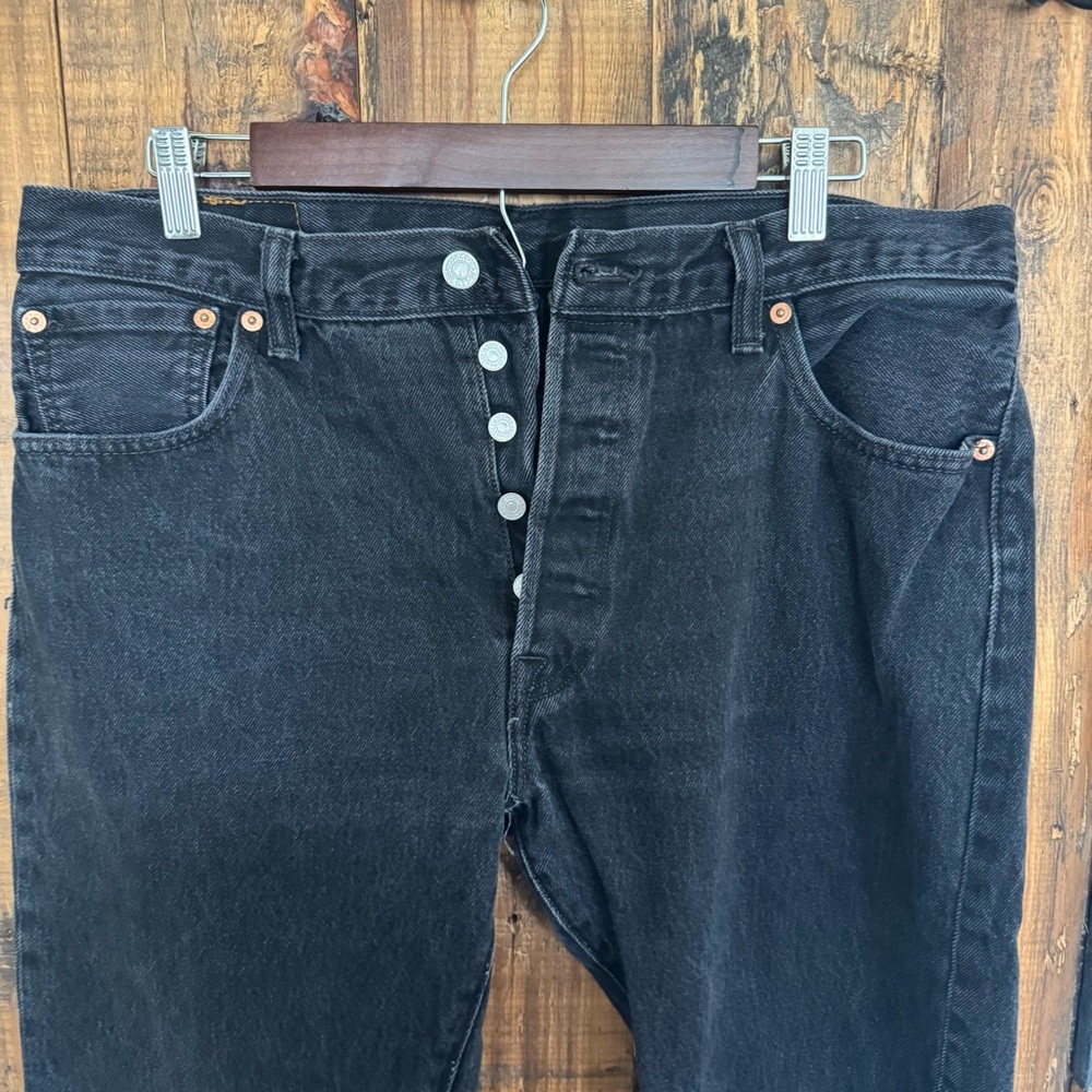 Levis 501 Jeans Mens 36 X 32 Black Denim Button Fly Classic